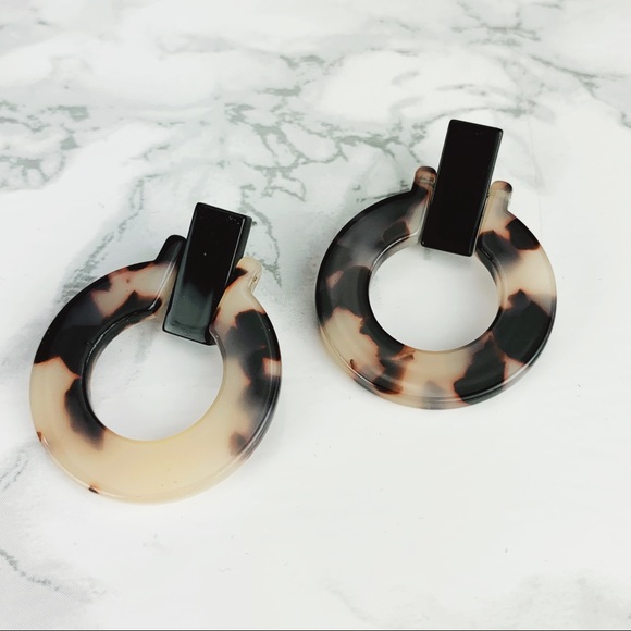 Light Tortoise Black Acrylic Hoop Circle Earrings - Picture 2 of 9